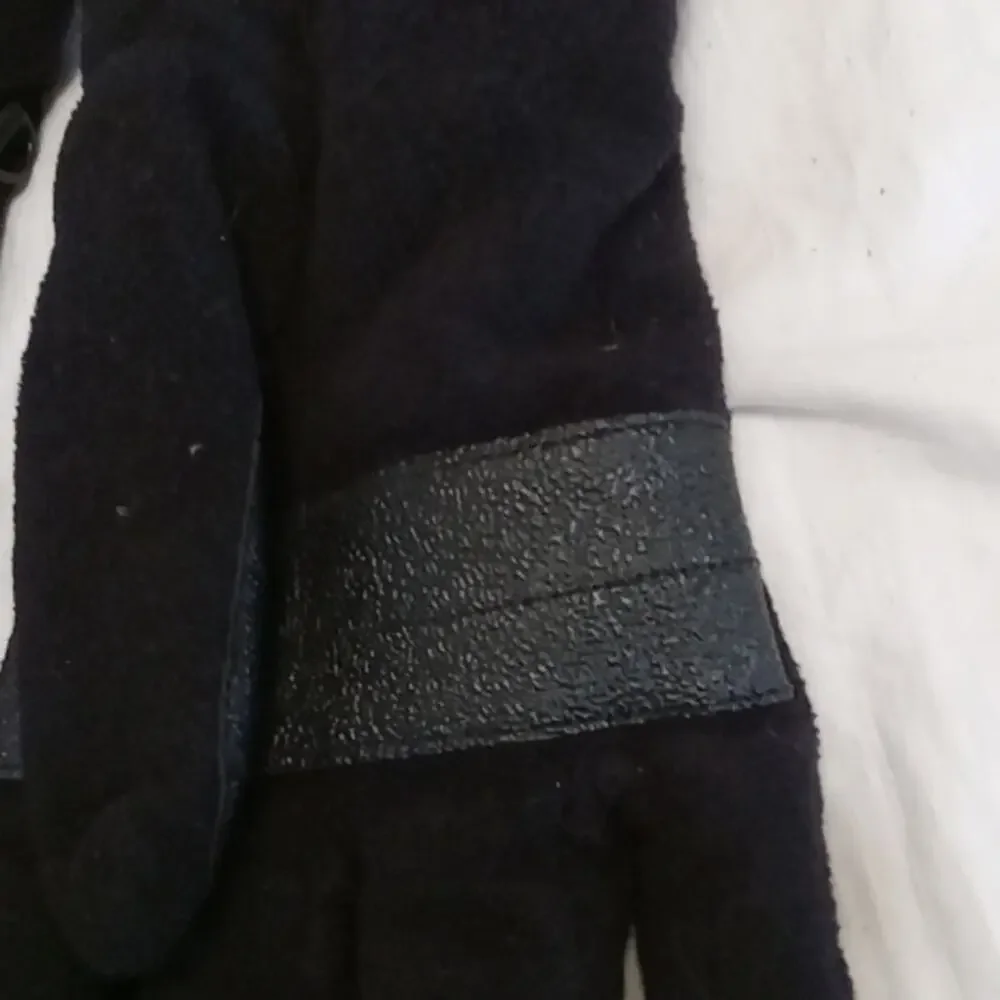Women's Black Gloves